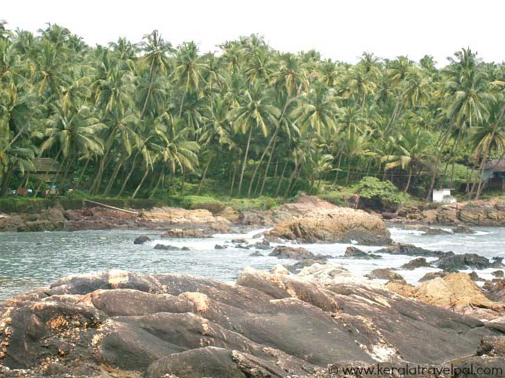 shoreline of Kizhunna Beach, Kannur