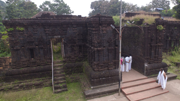 Nandi statue at Rajarajeshwara Temple