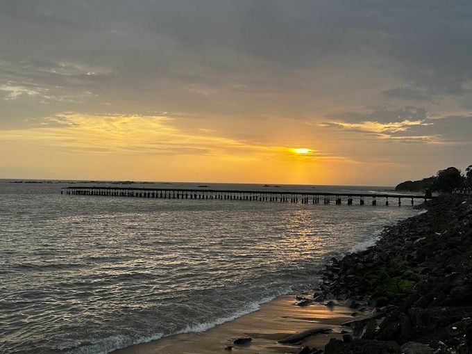 Sunset view from Thalassery Kadalpalam pier in Kerala