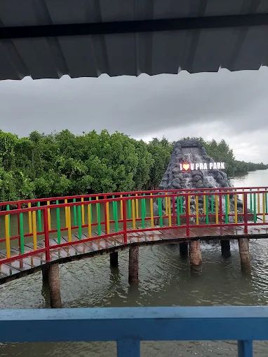 Fish foot spa centre at Vayalapra Floating Park